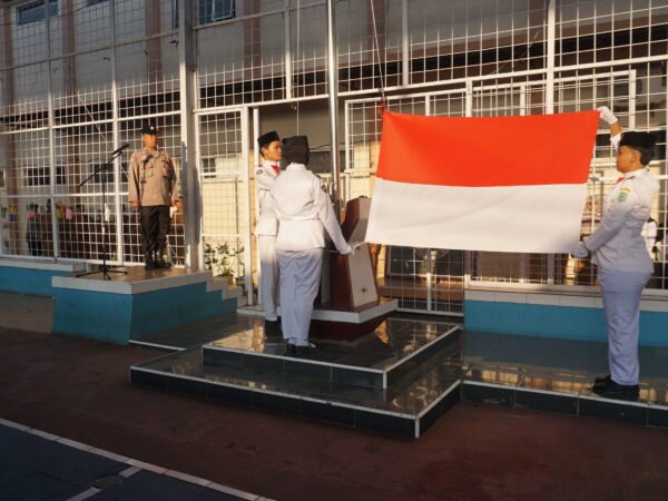 UPACARA BENDERA DAN PENYULUHAN BAHAYA NARKOBA BAGI GENERASI MUDA DARI POLRES MAJALENGKA
